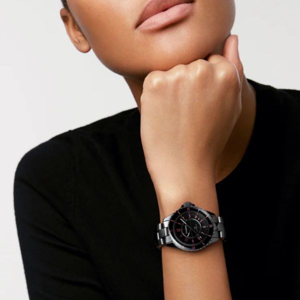 Montre CHANEL J12 BLUSH automatique cadran noir et bracelet céramique noir 38 mm