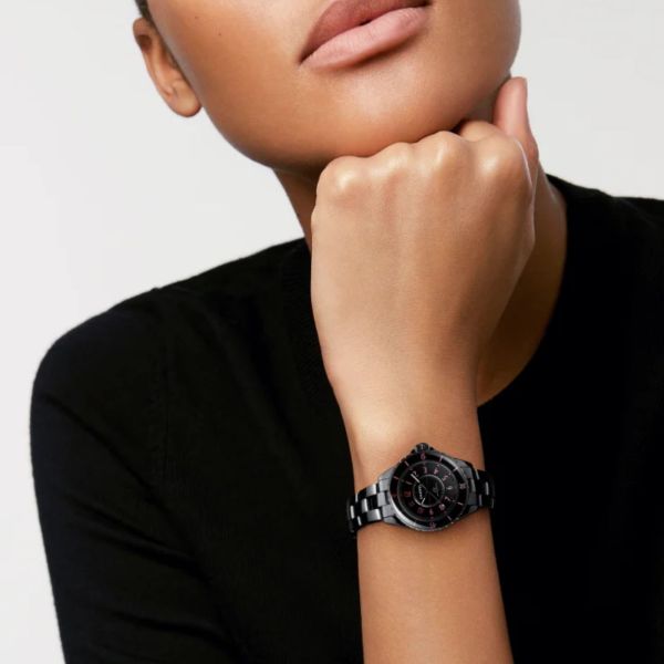 Montre CHANEL J12 BLUSH automatique cadran noir et bracelet céramique noir 33 mm