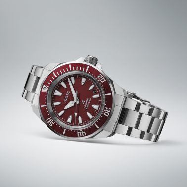 Montre Seiko Prospex Diver's Samurai automatique cadran rouge bracelet acier 41,7 mm