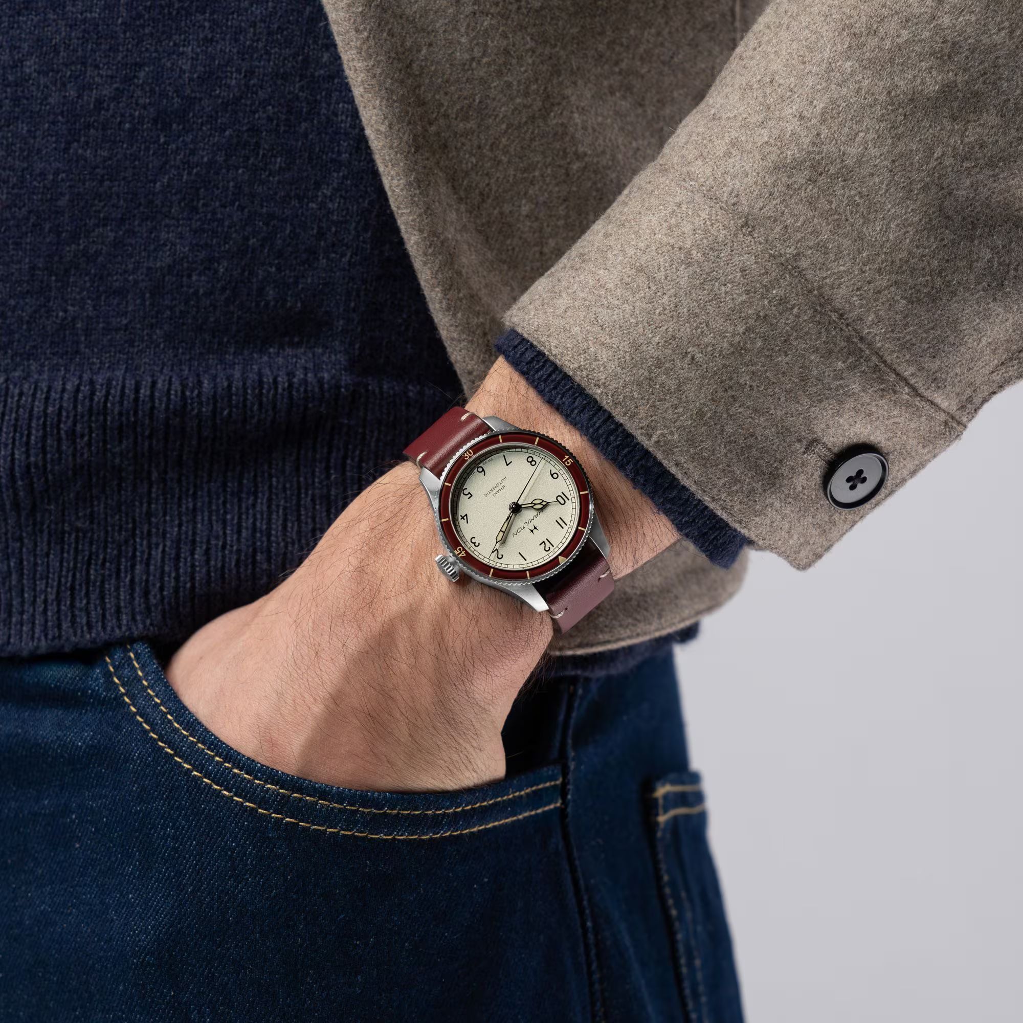 Montre Hamilton Pilot Pioneer Auto automatique cadran blanc bracelet cuir bordeaux 38 mm