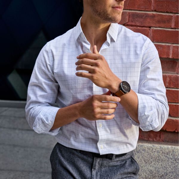 Montre Garmin Venu 4 AMOLED Gray bracelet cuir marron et silicone noir 45 mm