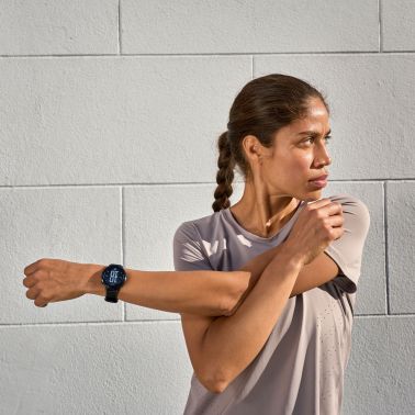 Montre Garmin Venu 4 AMOLED Gray bracelet silicone noir 45 mm