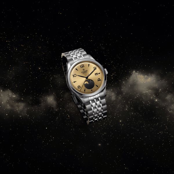 Montre Tudor 1926 Luna automatique cadran champagne bracelet acier 39 mm