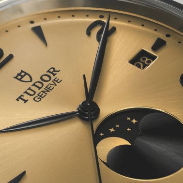 Montre Tudor 1926 Luna automatique cadran champagne bracelet acier 39 mm