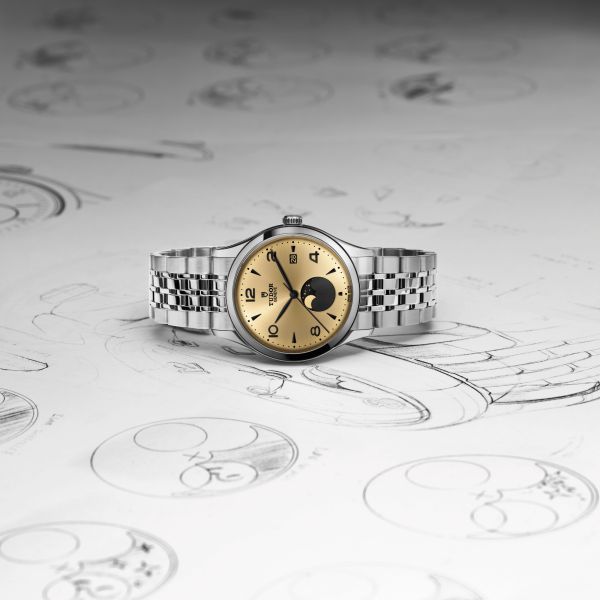 Montre Tudor 1926 Luna automatique cadran champagne bracelet acier 39 mm