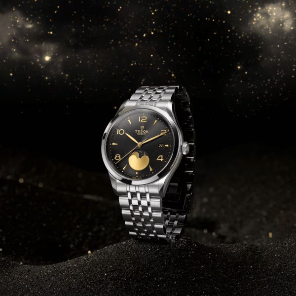 Montre Tudor 1926 Luna automatique cadran noir bracelet acier 39 mm