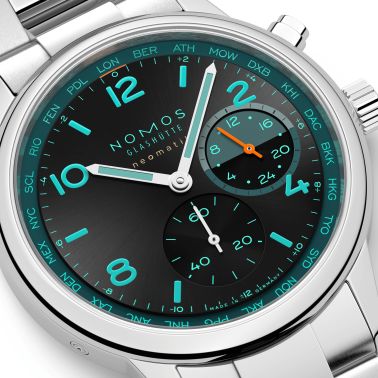 Montre Nomos Club Sport Neomatik Worldtimer "Night Navigation" Trace automatique cadran noir bracelet acier 40 mm
