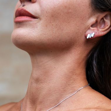 So Shocking Première fois Earrings white gold diamonds