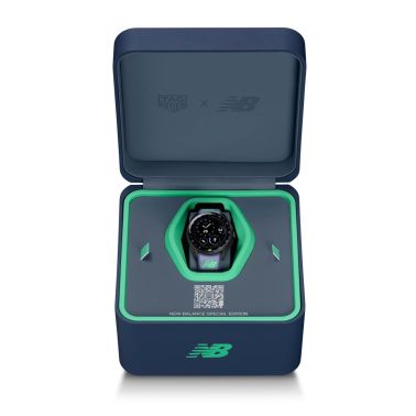 Montre TAG Heuer x New Balance Connected Calibre E5 – 40 mm – Titane DLC – Bracelet Caoutchouc Noir
