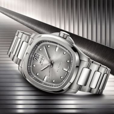 Montre Mido Multifort TV Big Date Titane automatique cadran gris bracelet titane 40 mm