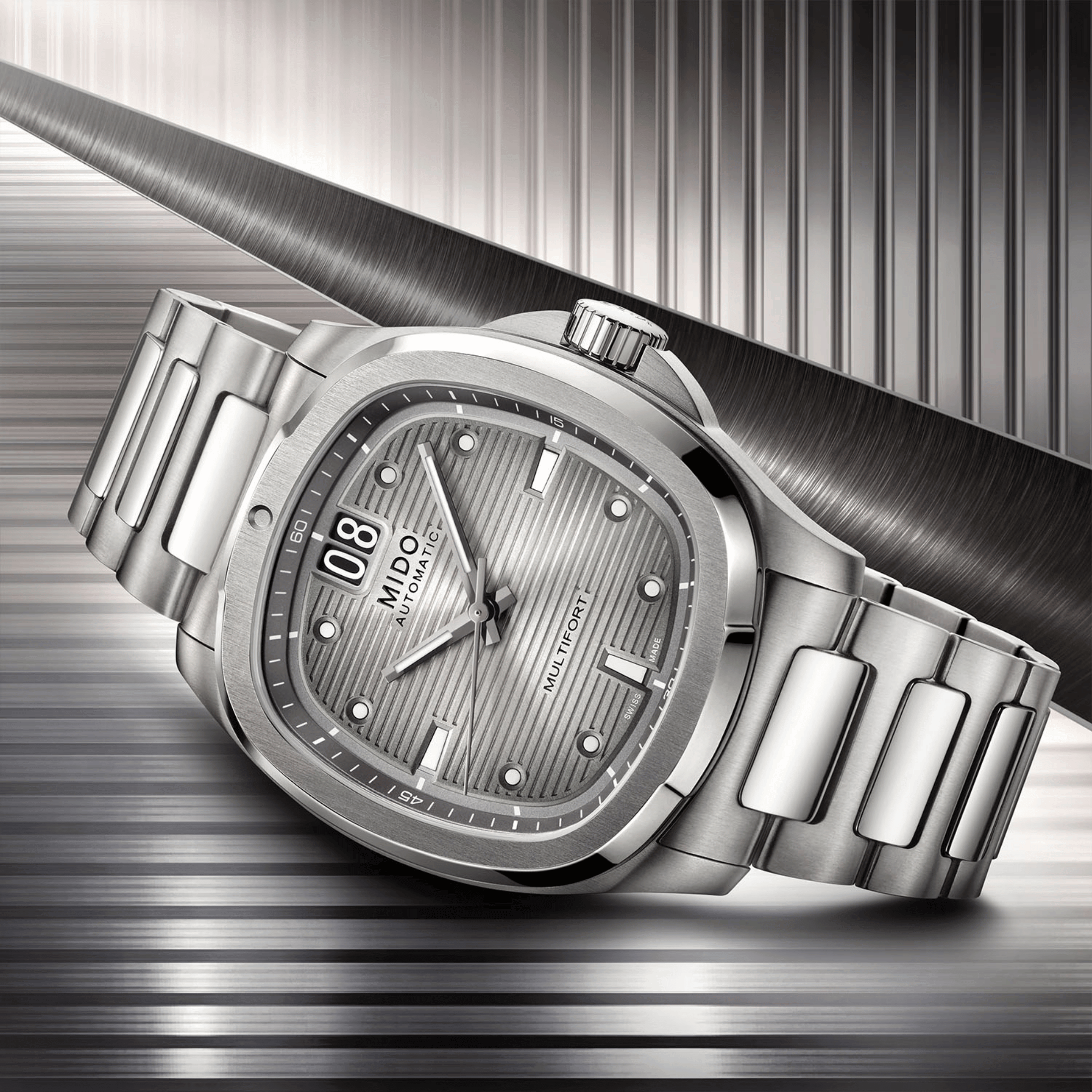 Montre Mido Multifort TV Big Date Titane automatique cadran gris bracelet titane 40 mm