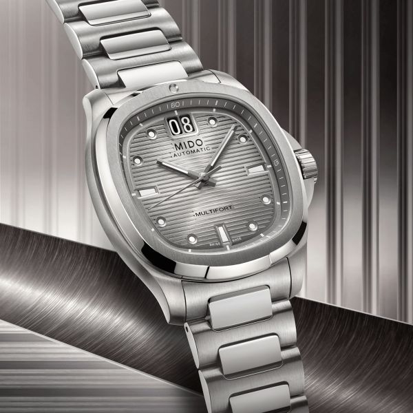 Montre Mido Multifort TV Big Date Titane automatique cadran gris bracelet titane 40 mm