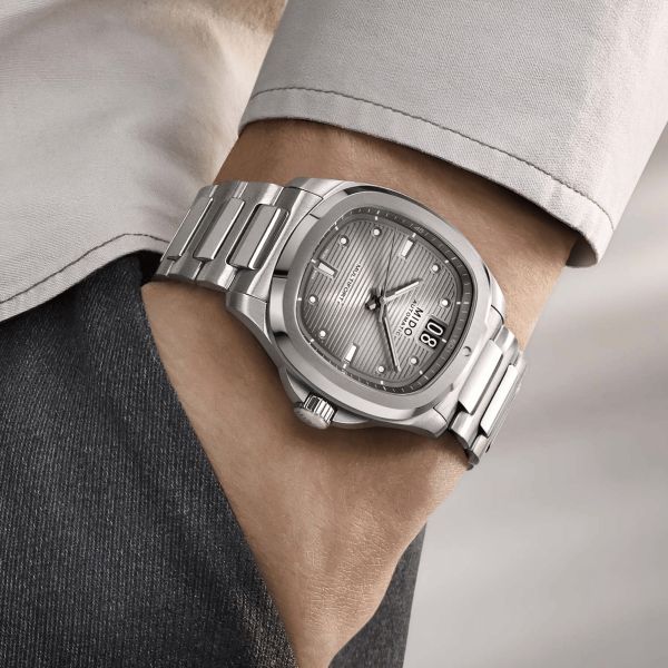 Montre Mido Multifort TV Big Date Titane automatique cadran gris bracelet titane 40 mm