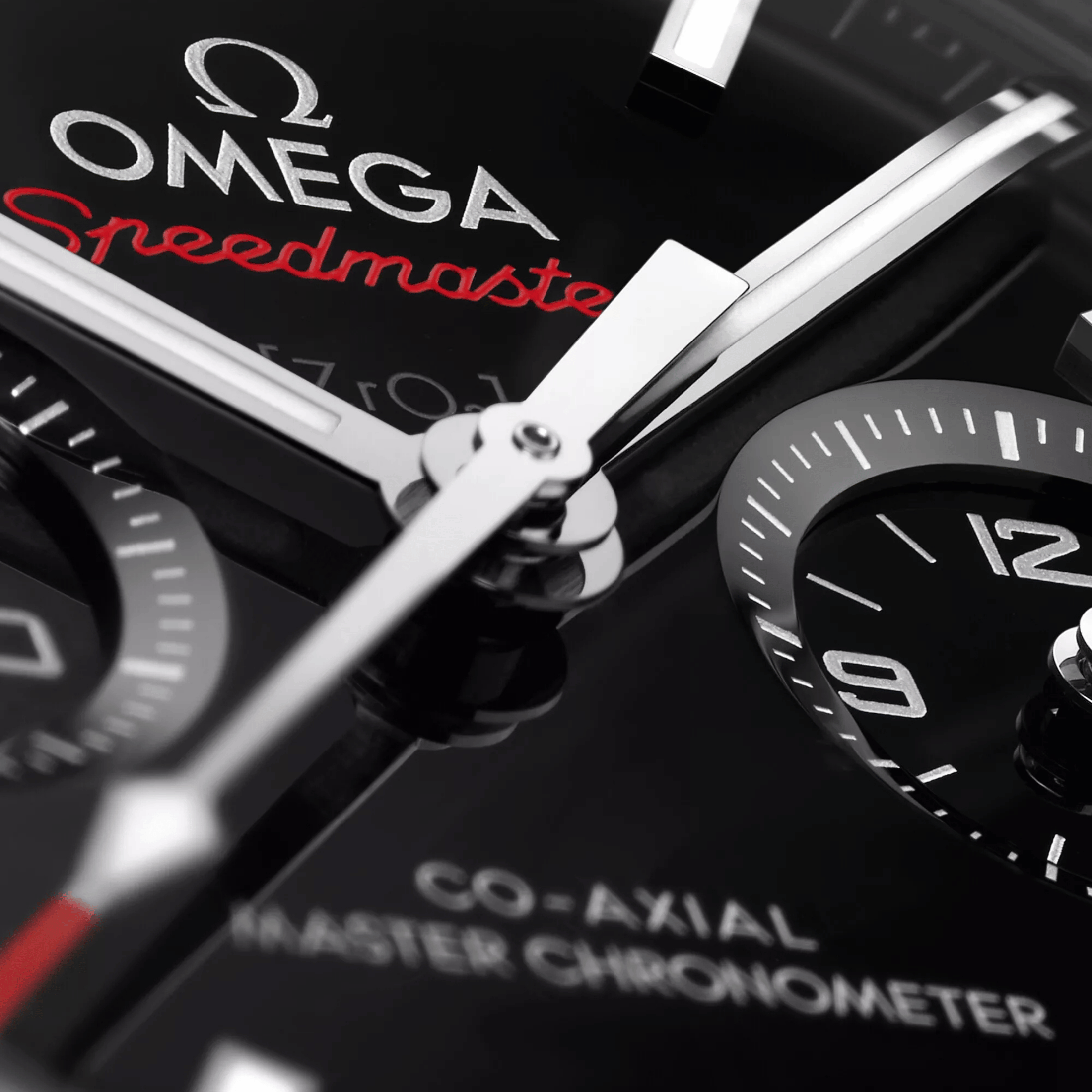 Montre Omega Speedmaster Dark Side Of The Moon "Dark-White" automatique cadran noir bracelet nylon 44,25 mm