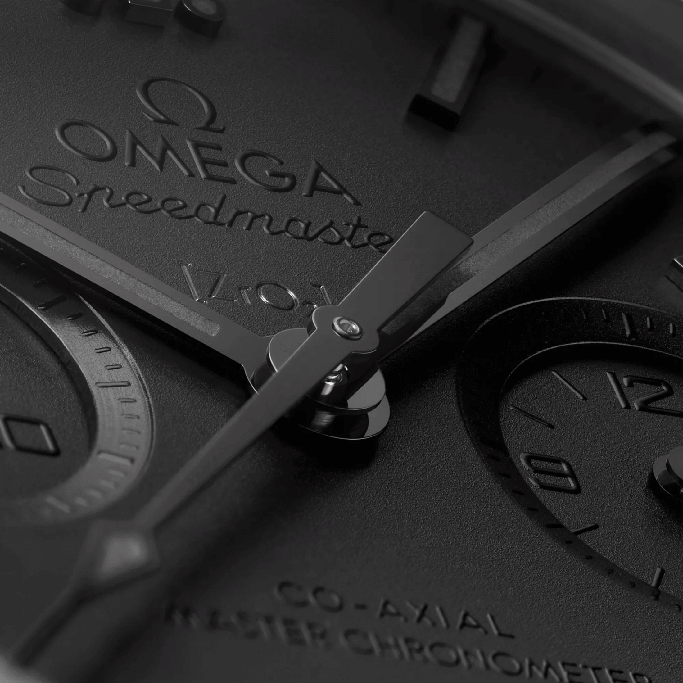 Montre Omega Speedmaster Dark Side Of The Moon "Black-Black" automatique cadran noir bracelet nylon 44,25 mm