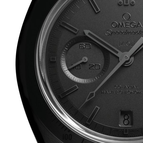 Montre Omega Speedmaster Dark Side Of The Moon "Black-Black" automatique cadran noir bracelet nylon 44,25 mm