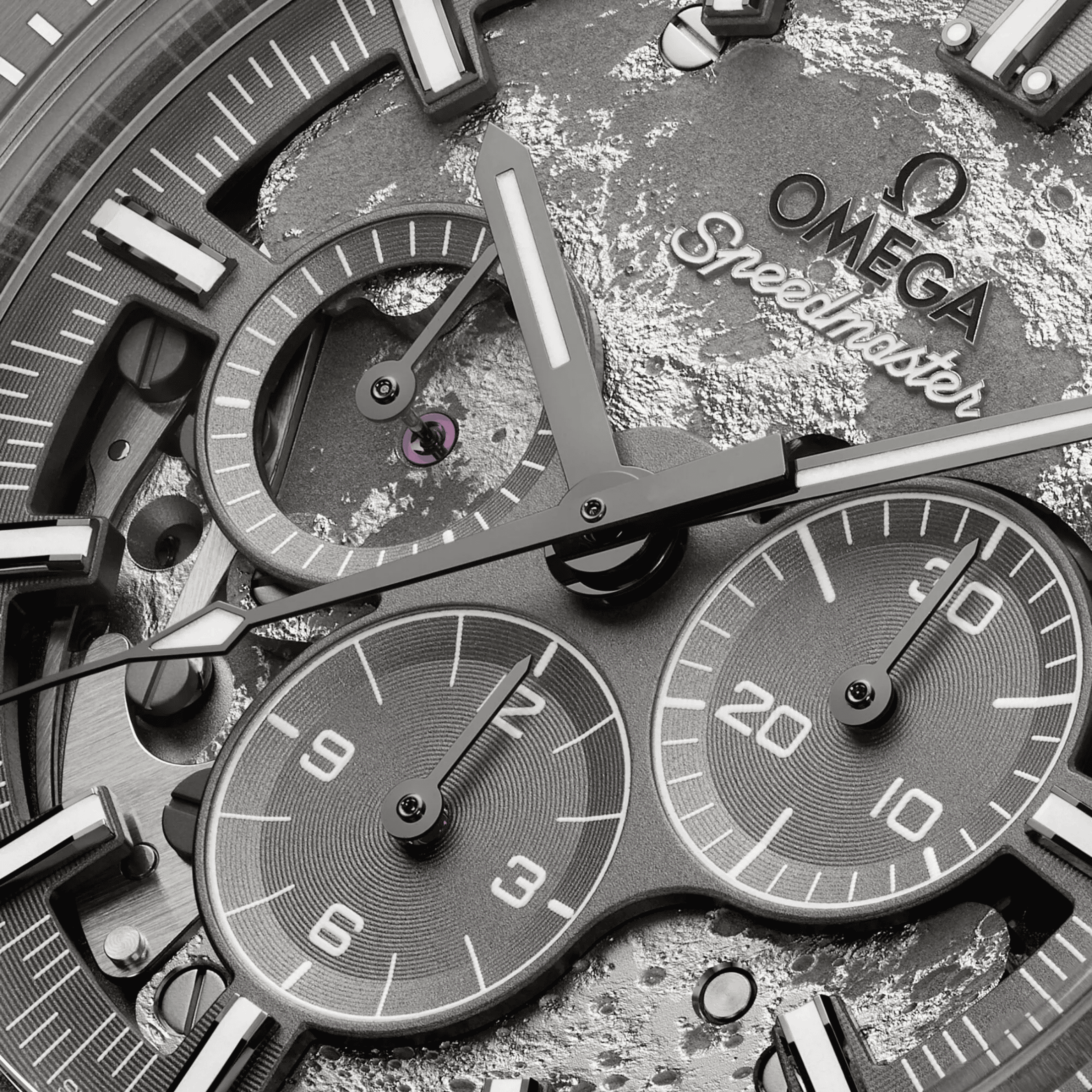 Montre Omega Speedmaster Moonwatch Grey Side Of the Moon mécanique cadran gris bracelet nylon 44,25 mm