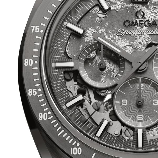Montre Omega Speedmaster Moonwatch Grey Side Of the Moon mécanique cadran gris bracelet nylon 44,25 mm