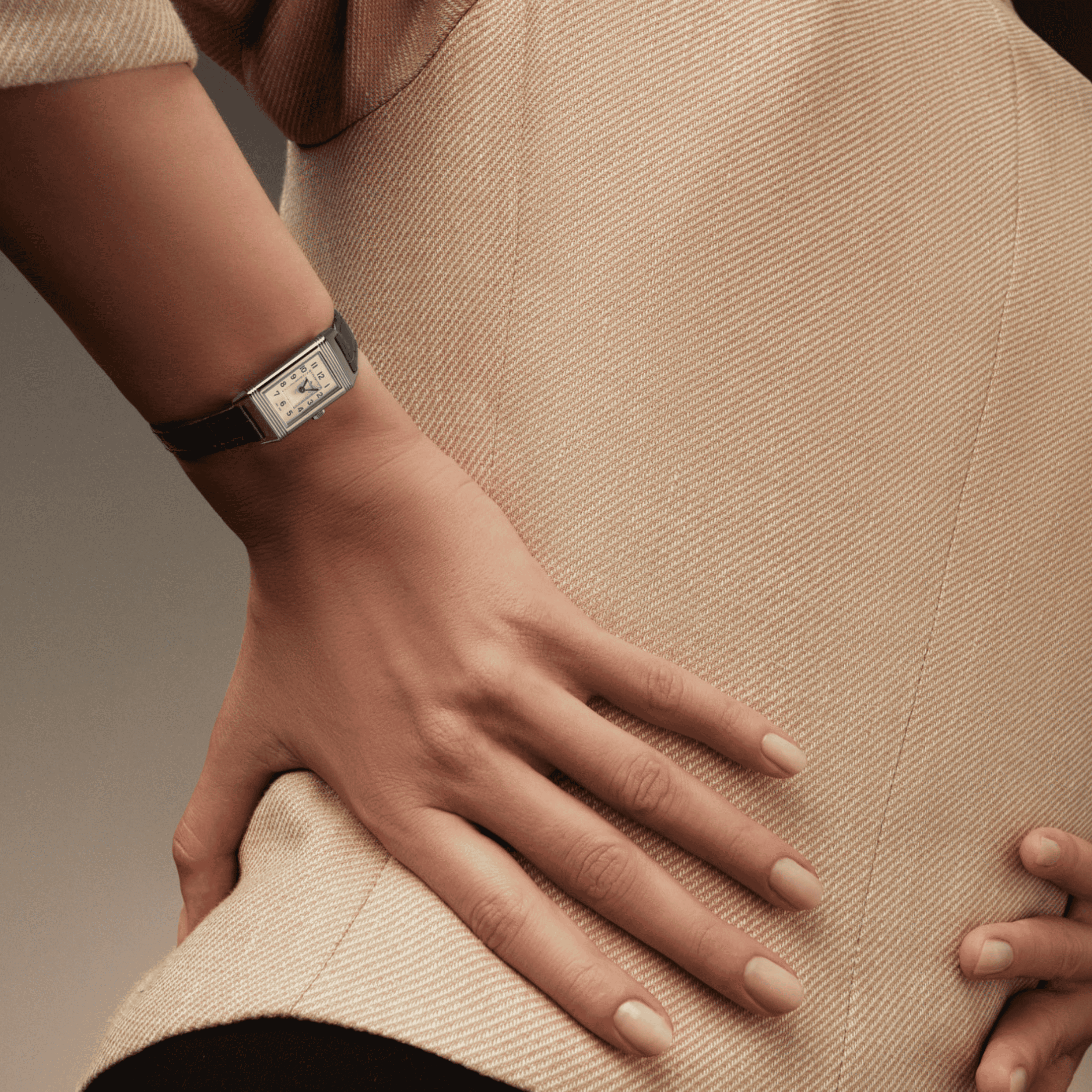 Montre Jaeger-LeCoultre Reverso Classic Monoface Origin quartz cadran gris argenté bracelet cuir bleu 32,5 x 16,3 mm