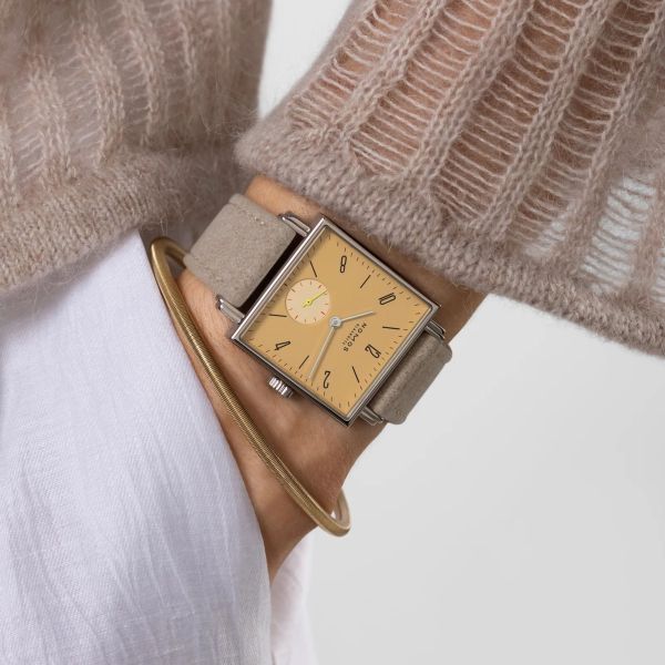 Montre Nomos Tetra Ochra mécanique fond verre saphir cadran jaune bracelet cuir velours beige 29,5 mm