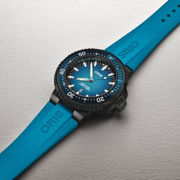 Montre Oris Aquis Pro 1000M Titane automatique cadran bleu bracelets caoutchouc bleu et noir 49,5 mm