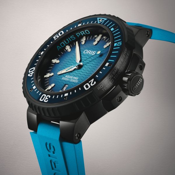 Montre Oris Aquis Pro 1000M Titane automatique cadran bleu bracelets caoutchouc bleu et noir 49,5 mm