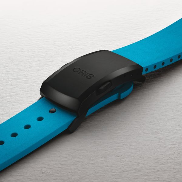 Montre Oris Aquis Pro 1000M Titane automatique cadran bleu bracelets caoutchouc bleu et noir 49,5 mm