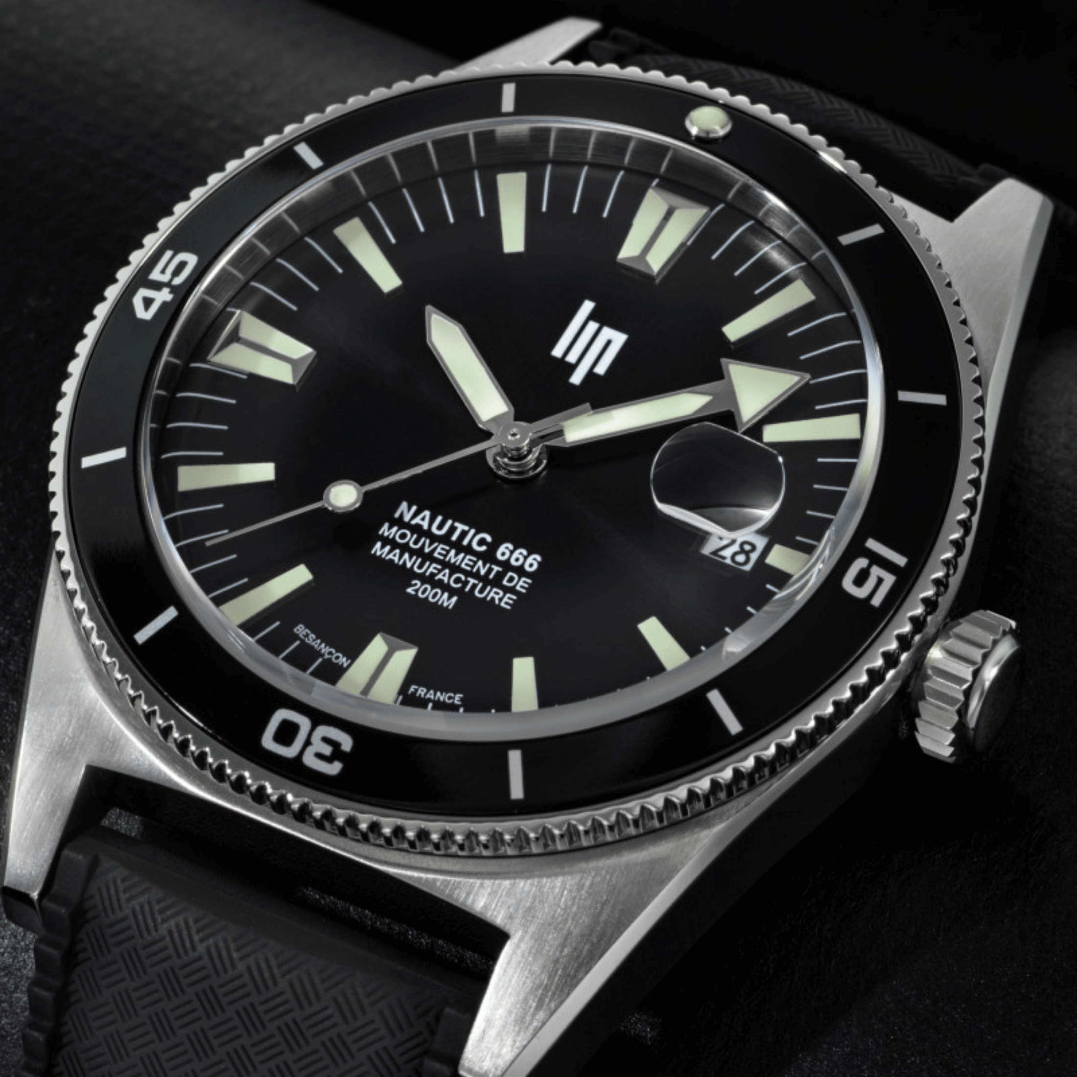 Montre LIP Nautic 666 Automatique Manufacture R26 cadran noir bracelet tropic noir 39 mm