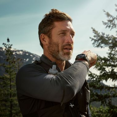 Garmin Fénix 8 Pro MicroLED Sapphire Titanium Carbon Gray DLC watch with black and gray strap, 51 mm