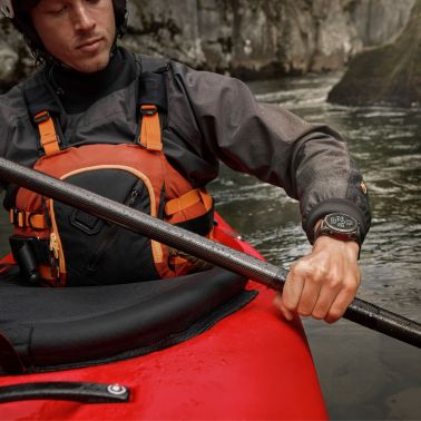 Montre Garmin Fénix 8 Pro MicroLED Sapphire Titane Carbon Gray DLC bracelet noir et gris 51 mm