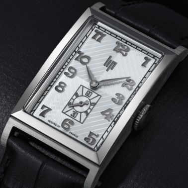 Montre Lip Churchill T24 Petite Seconde quartz cadran argenté bracelet cuir noir 41,5 x 23,5 mm