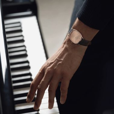 Montre Raymond Weil Toccata Héritage Mécanique PVD or rose cadran cuivre bracelet cuir 33 mm x 38 mm