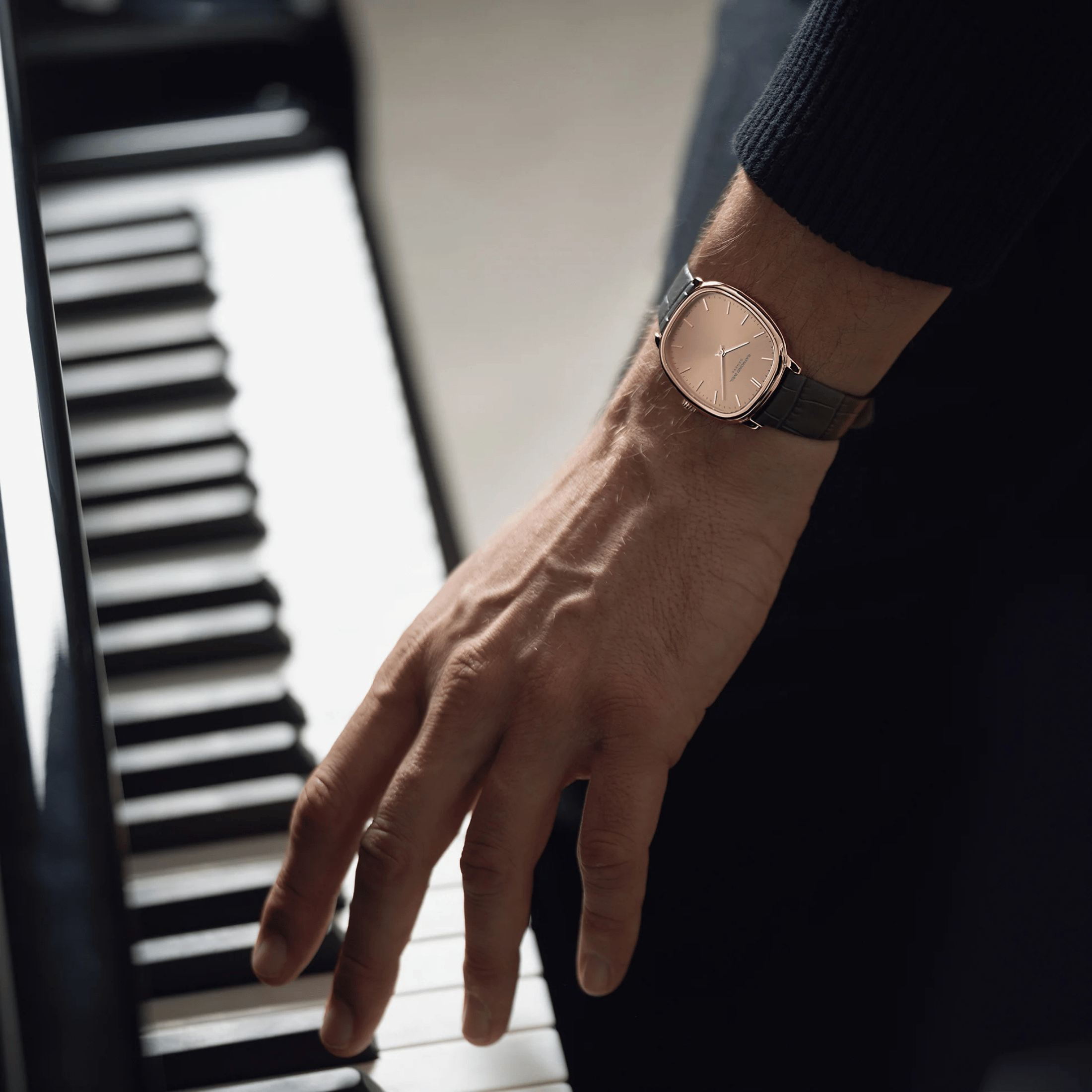 Montre Raymond Weil Toccata Héritage Mécanique PVD or rose cadran cuivre bracelet cuir 33 mm x 38 mm