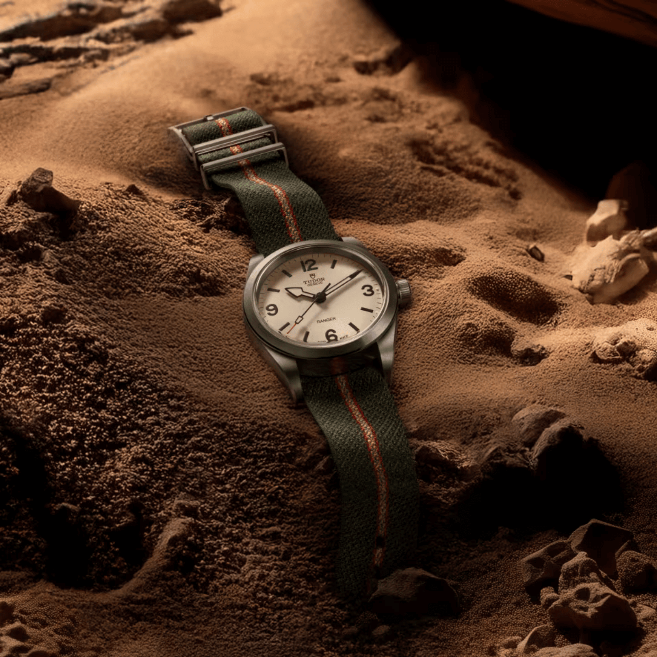 Montre Tudor Ranger automatique cadran beige bracelet tissu 36 mm