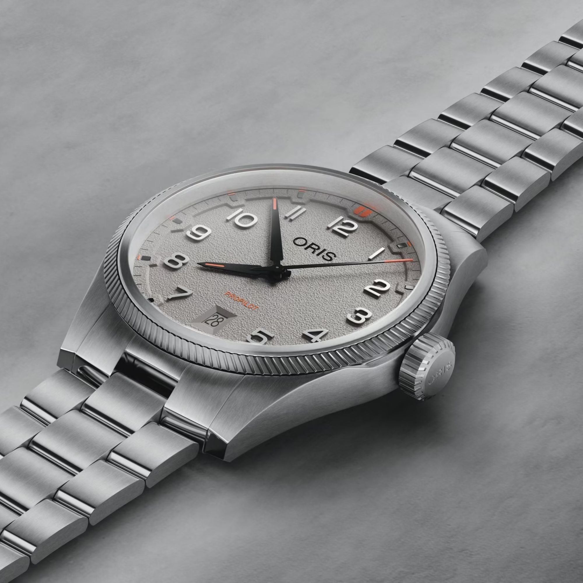 Montre Oris Aviation Propilot Date automatique cadran gris bracelet acier 41 mm