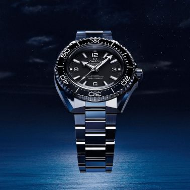 Montre Omega Seamaster Planet Ocean 600m lunette noire cadran noir bracelet acier 42 mm