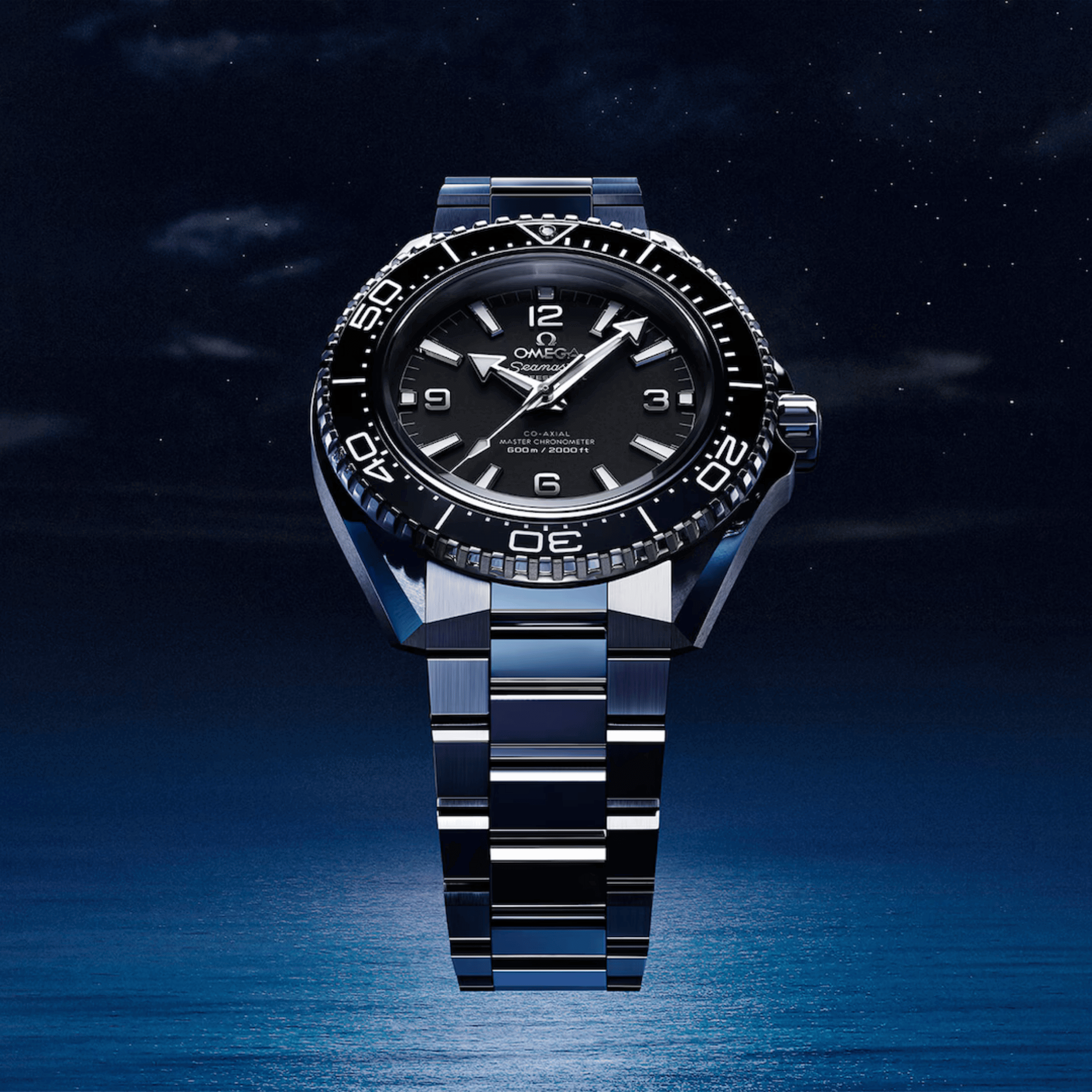 Montre Omega Seamaster Planet Ocean 600m lunette noire cadran noir bracelet acier 42 mm