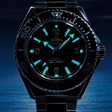 Montre Omega Seamaster Planet Ocean 600m lunette noire cadran noir bracelet acier 42 mm