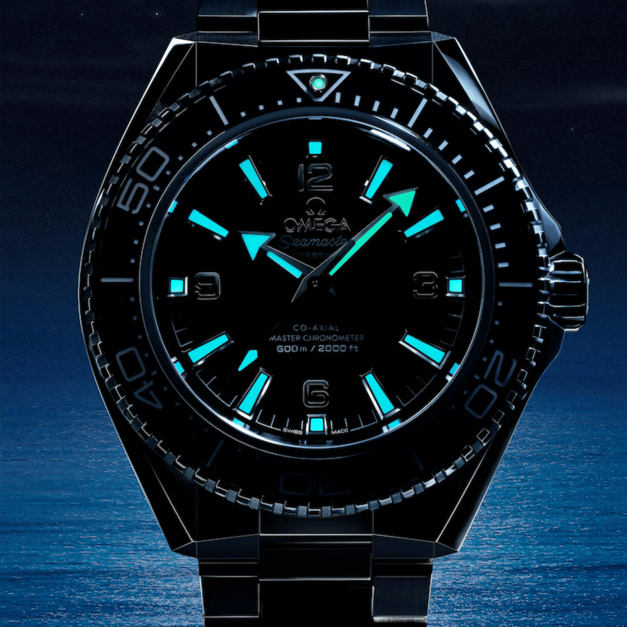 Montre Omega Seamaster Planet Ocean 600m lunette noire cadran noir bracelet acier 42 mm