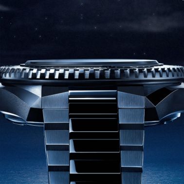 Montre Omega Seamaster Planet Ocean 600m lunette noire cadran noir bracelet acier 42 mm