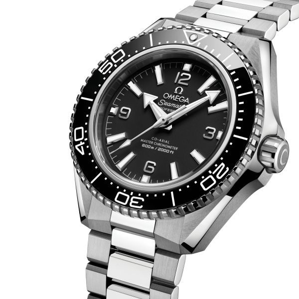 Montre Omega Seamaster Planet Ocean 600m lunette noire cadran noir bracelet acier 42 mm