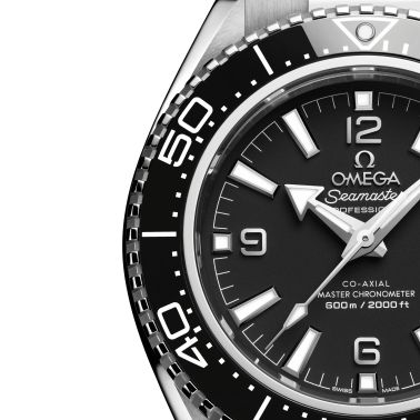 Montre Omega Seamaster Planet Ocean 600m lunette noire cadran noir bracelet acier 42 mm