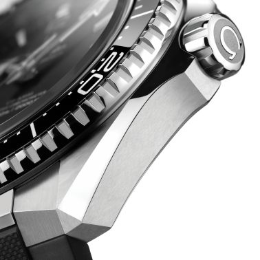 Omega Seamaster Planet Ocean 600m black bezel black dial rubber strap 42 mm
