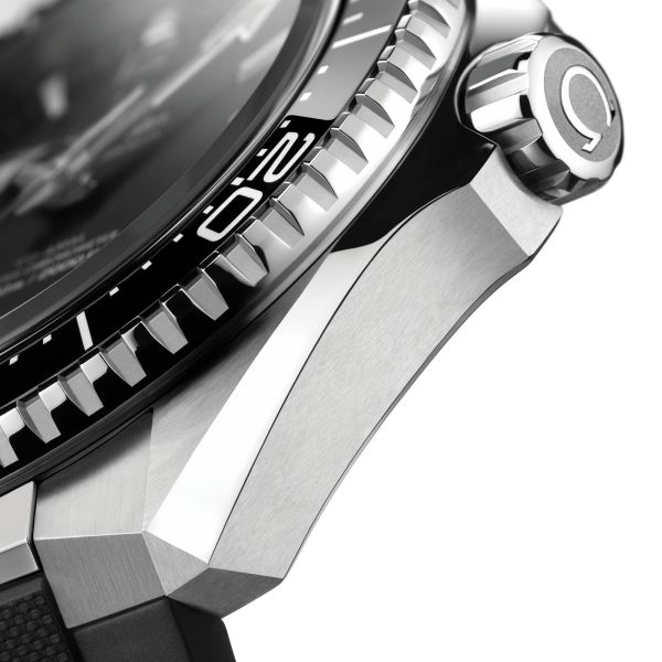 Omega Seamaster Planet Ocean 600m black bezel black dial rubber strap 42 mm