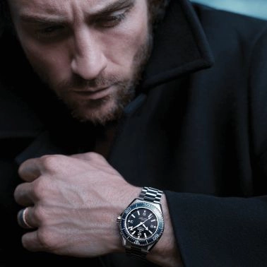 Omega Seamaster Planet Ocean 600m blue bezel black dial steel bracelet 42 mm