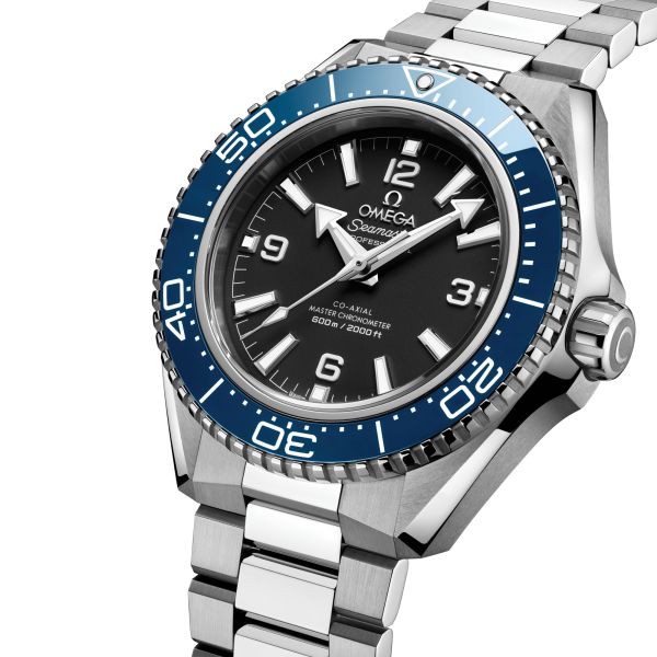 Montre Omega Seamaster Planet Ocean 600m lunette bleue cadran noir bracelet acier 42 mm