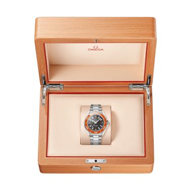 Omega Seamaster Planet Ocean 600m orange bezel black dial steel bracelet 42 mm
