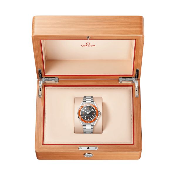 Omega Seamaster Planet Ocean 600m orange bezel black dial steel bracelet 42 mm