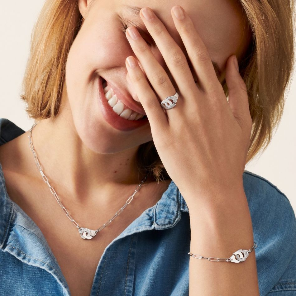 Bracelet, ring and necklace Menottes dinh van in white gold | LEPAGE