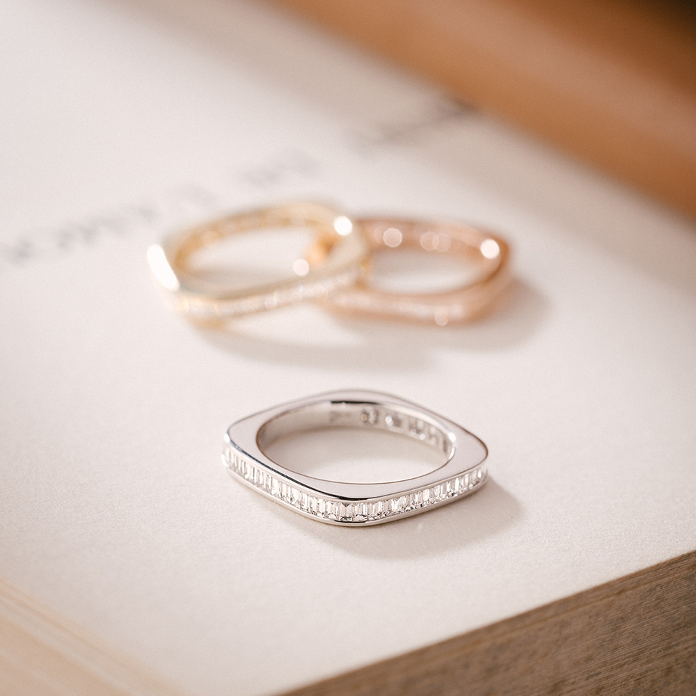 Gold and diamond wedding ring for women